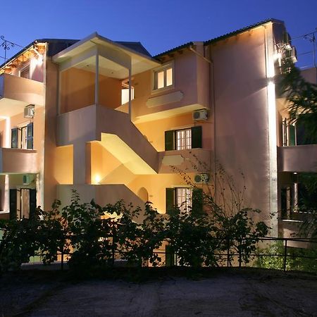 Alexis Apartments Benitses  Kamer foto
